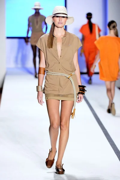 Look 19